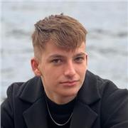 Estudiante de segundo año de ingeniería informática (Universidad de Alicante) da clases a alumnos de primaria y E.S.O